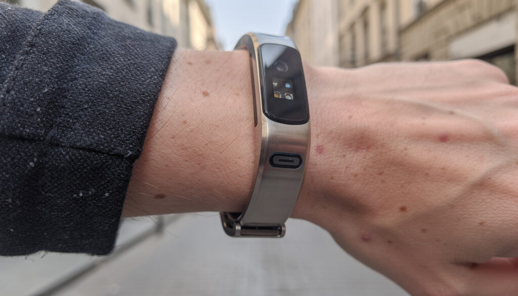 découvrez l'efficacité des bijoux connectés pour la santé et analysez la fiabilité des capteurs intégrés dans ces accessoires innovants.