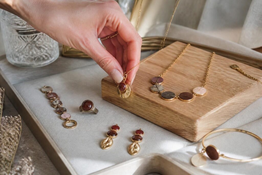 découvrez les bijoux fantaisie ikita, des créations uniques et élégantes à ne pas manquer pour sublimer votre style au quotidien.