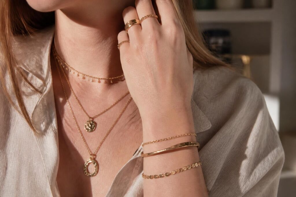 découvrez les tendances 2025 des bijoux en plaqué or avec poinçon, alliant élégance, qualité et modernité pour sublimer votre style au quotidien.