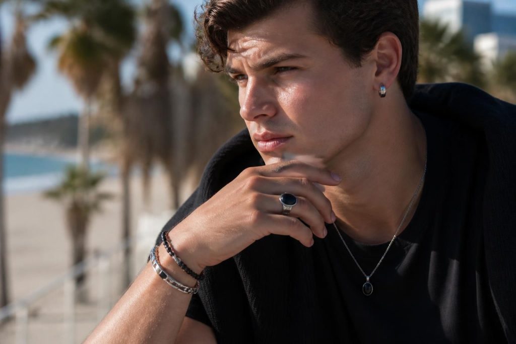 découvrez les bijoux hollister qui font sensation chez les jeunes adultes : style tendance, qualité et originalité pour sublimer votre look au quotidien.